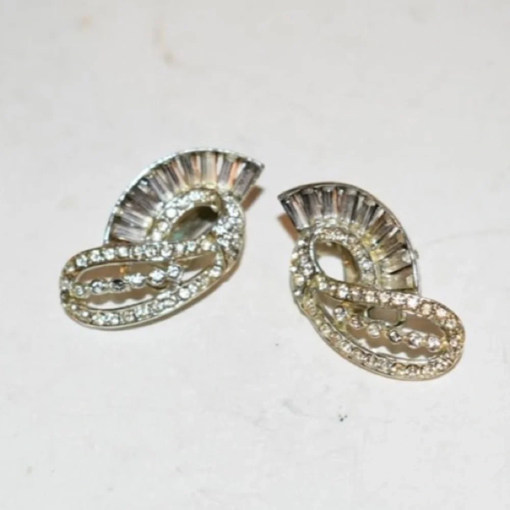 Vintage silver tone‎ rhinestone Earrings